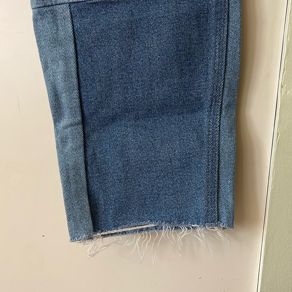 Hollister Jean - Picture 3 of 4